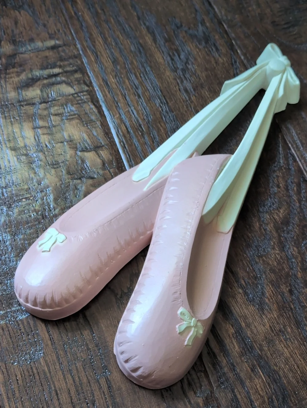HOMCO I Vintage Pink Pointe Ballet Slippers Shoes Wall Hanging Ballerina Decor